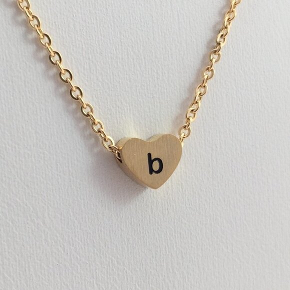 Jewelry necklace alphabet letter B gold tone heart love minimalist dainty new - Picture 1 of 5